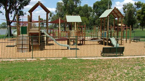 Cohuna Waterfront Holiday Park - Accommodation Newcastle 5