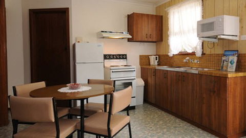 Sandpiper Holiday Apartments - Accommodation Newcastle 0