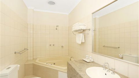 Quality Inn & Suites The Menzies - Accommodation Newcastle 1