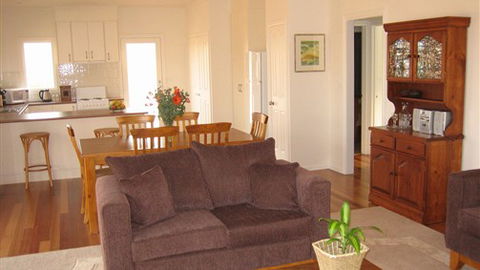 Strath Valley View Bed And Breakfast - Accommodation Newcastle 2
