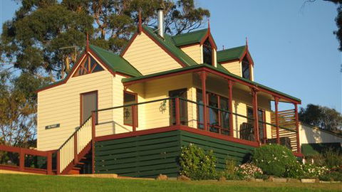 Loves Lane Cottages - Accommodation Newcastle 7