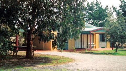 Alvina Holiday Cottages - Accommodation Newcastle 0