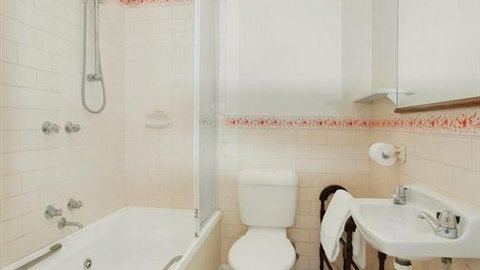 Benambra B&B - Accommodation Newcastle 6