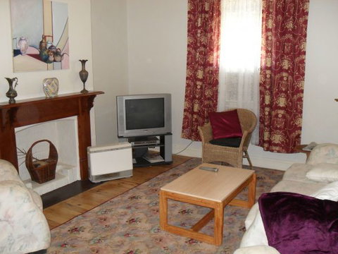 Aaron Cottage - Accommodation Newcastle 4