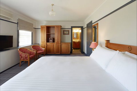 Brassey Hotel - Accommodation Newcastle 5