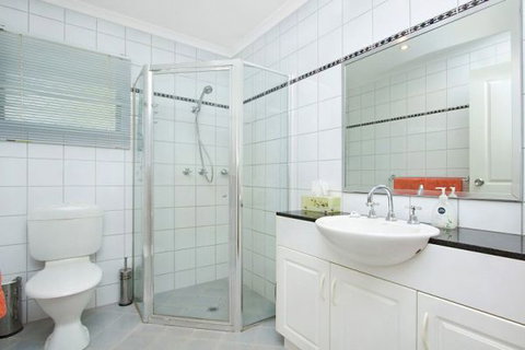 Garunya Executive Townhouse - Accommodation Newcastle 5