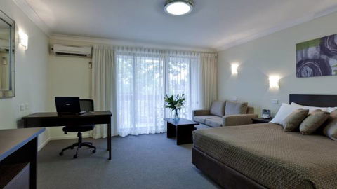 Tall Trees - Accommodation Newcastle 0