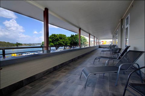 Lakes And Ocean Hotel - Accommodation Newcastle 6