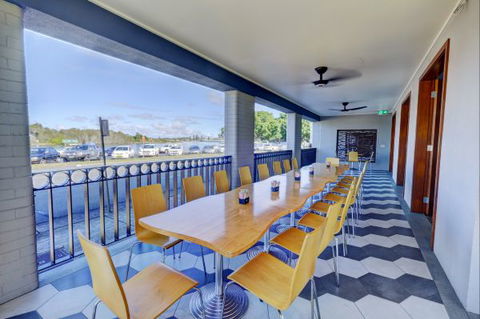 Lakes And Ocean Hotel - Accommodation Newcastle 7