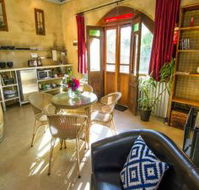 Outback Cellar and Country Cottage - Accommodation Newcastle