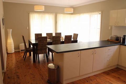 Scenic Cottage - Accommodation Newcastle 3