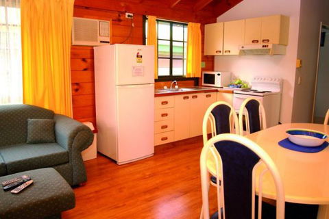 Smuggler's Cove Holiday Village - Accommodation Newcastle 2