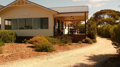 Manyana - Accommodation Newcastle 4