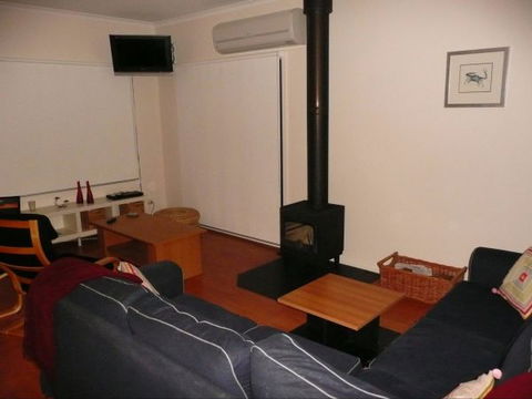 Manyana - Accommodation Newcastle 1