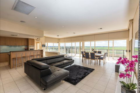 River Shack Rentals - Living The Dream - Accommodation Newcastle 28