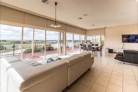 River Shack Rentals - Living The Dream - Accommodation Newcastle 29