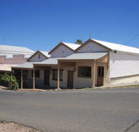 Carmines Antiques and Accommodation - Accommodation Newcastle