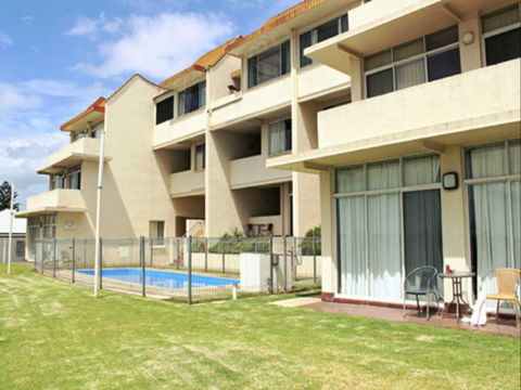 Spalding Lodge Unit 16 - Accommodation Newcastle 0
