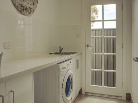 Spalding Lodge Unit 16 - Accommodation Newcastle 221