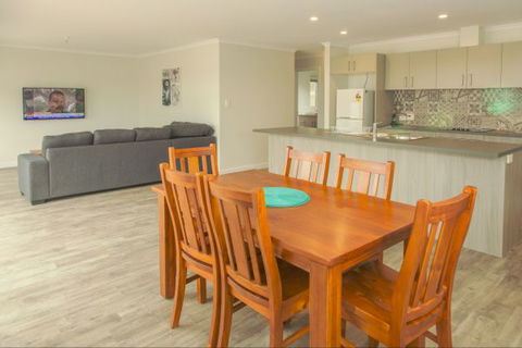 Spalding Lodge Unit 16 - Accommodation Newcastle 10