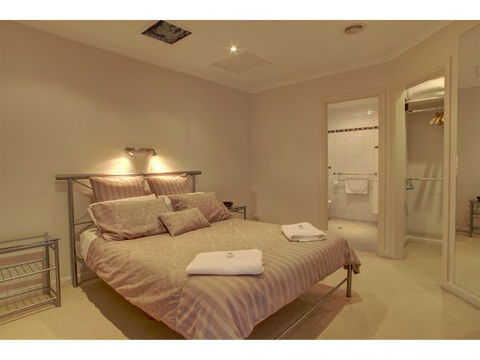 Spalding Lodge Unit 16 - Accommodation Newcastle 243