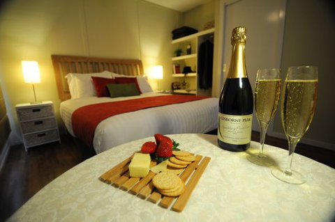 Gisborne Peak Winery  Cottages - Accommodation Newcastle 0
