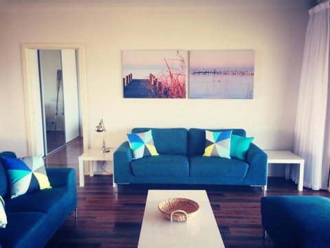 Vintage Oar Holiday House - Accommodation Newcastle 0