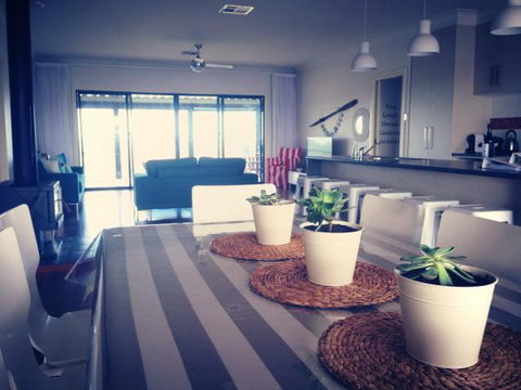 Vintage Oar Holiday House - Accommodation Newcastle 1