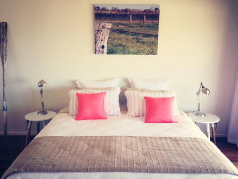 Vintage Oar Holiday House - Accommodation Newcastle 2