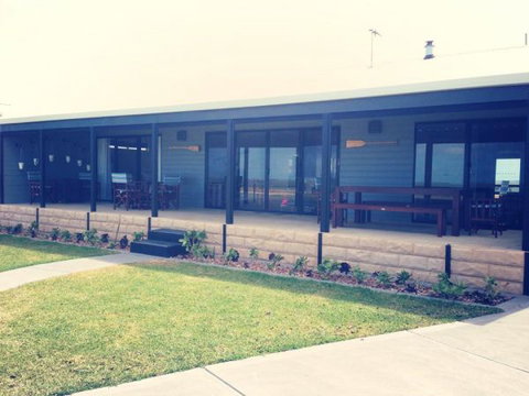 Vintage Oar Holiday House - Accommodation Newcastle 3