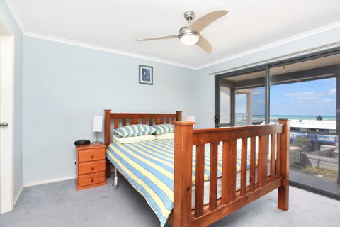 Ambergris - Accommodation Newcastle 5