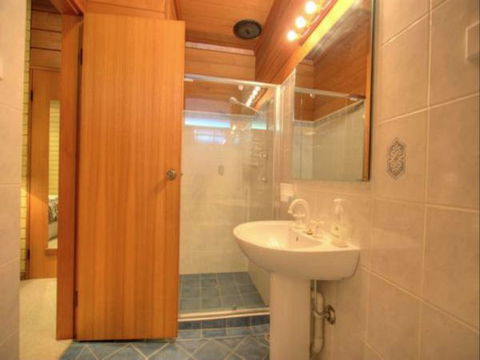 Edelweiss Hutte - Accommodation Newcastle 4