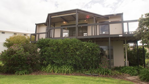 Vasta Vista - Accommodation Newcastle 0