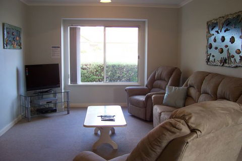 Marina Villa - Accommodation Newcastle 1