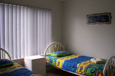 Marina Villa - Accommodation Newcastle 4