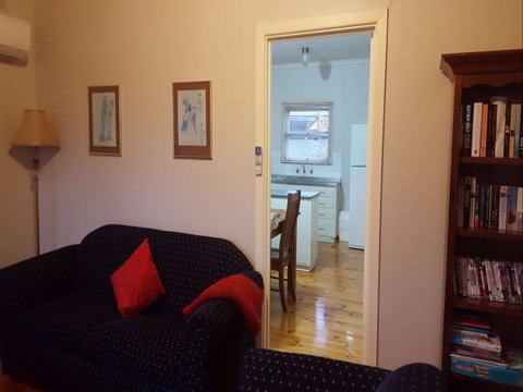 The Gums - Accommodation Newcastle 2