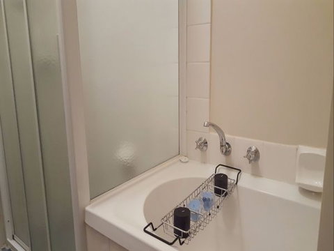 The Gums - Accommodation Newcastle 7