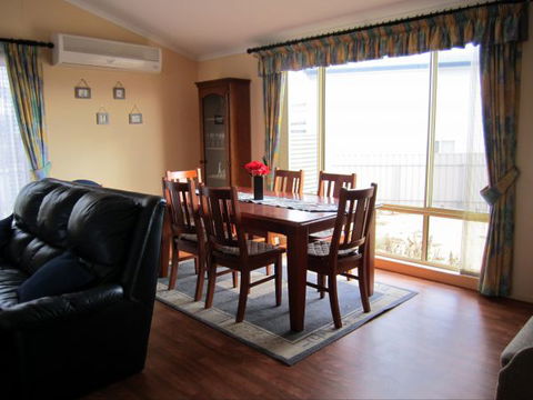 Annies Rest - Accommodation Newcastle 2