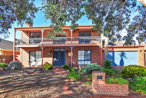 Lakeside Getaway - Accommodation Newcastle 0