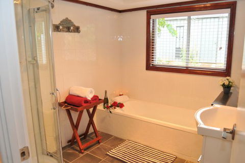 Ellenor Ivy Cottage - Accommodation Newcastle 3