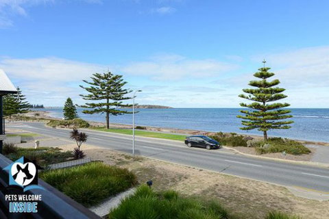 PetLet 10: 1/18 Franklin Parade At Encounter Bay - Accommodation Newcastle 1