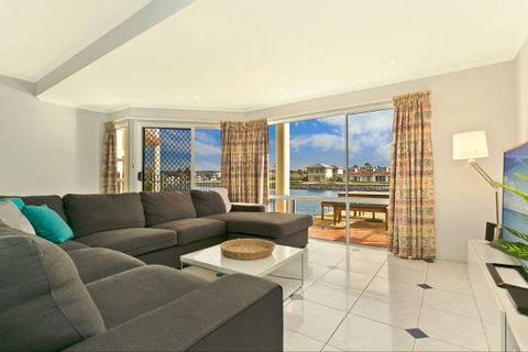 SALT Waterfront Apartment - Accommodation Newcastle 0
