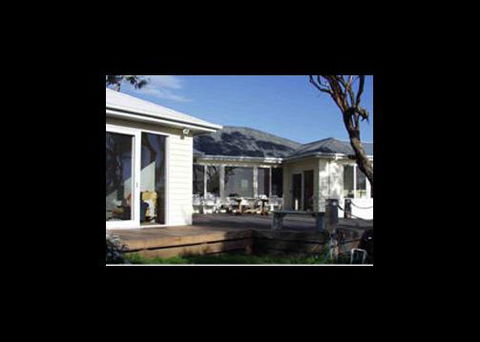 HolidayMakers - Accommodation Newcastle 0