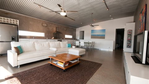 HolidayMakers - Accommodation Newcastle 6