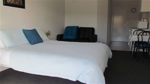 River Gardens Bed And Breakfast Farmstay - Accommodation Newcastle 3