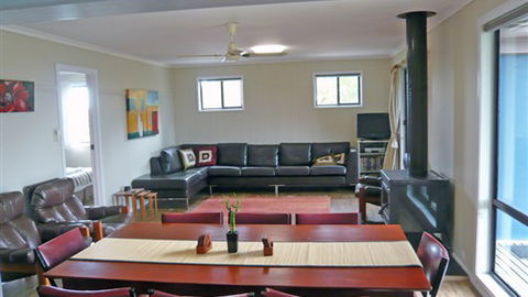 Sabrelyn Park - Accommodation Newcastle 3