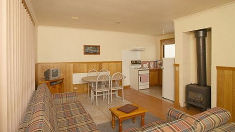 Apollo Bay Backpackers Lodge - Accommodation Newcastle 4