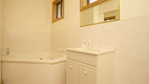 Apollo Bay Backpackers Lodge - Accommodation Newcastle 3