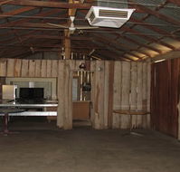 TreeTops Log Cabin - Accommodation Newcastle