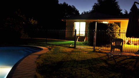 Annie's Garden Retreat - Accommodation Newcastle 5